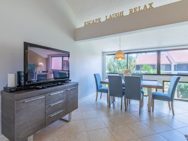 2nd floor Beachside Condo with garden courtyard view
