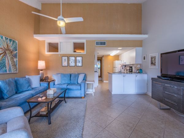 2nd floor Beachside Condo with garden courtyard view