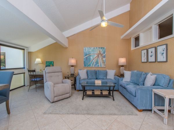 2nd floor Beachside Condo with garden courtyard view