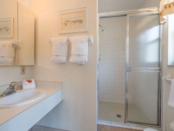 2nd floor Beachside Condo with garden courtyard view