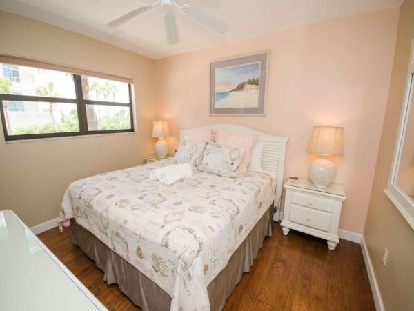 2nd floor courtyard view Beachside Condo