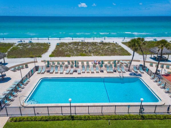 2nd floor courtyard view Beachside Condo