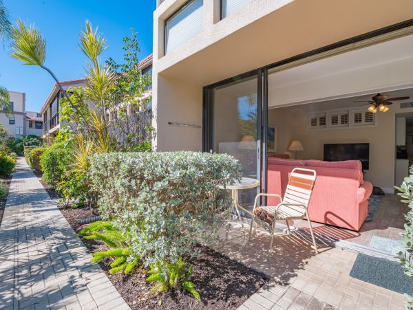 1st floor garden view Beachside Condo Nicely appointed!