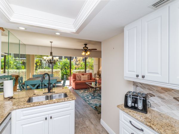 1st floor garden view Beachside Condo Nicely appointed!