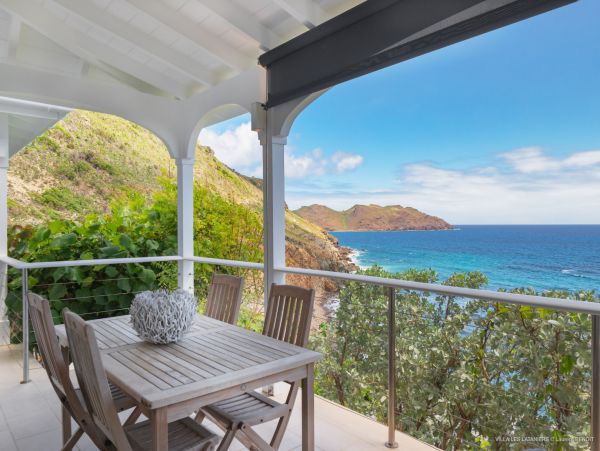 Two Villas with 11 Bedrooms Ocean View 22 Guests