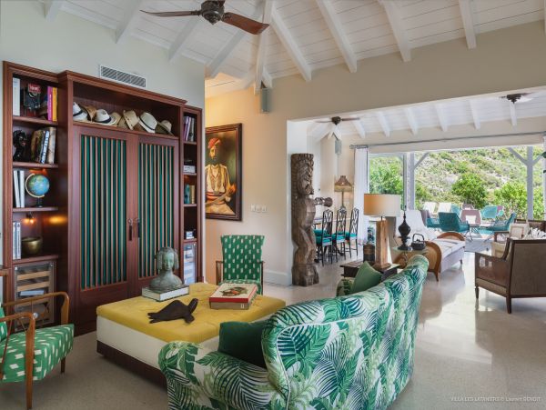 Two Villas with 11 Bedrooms Ocean View 22 Guests