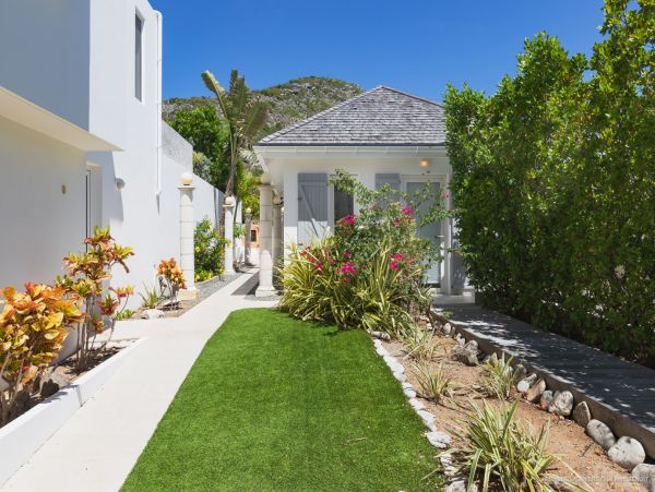 Two Villas with 11 Bedrooms Ocean View 22 Guests