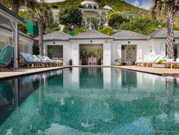 Two Villas with 11 Bedrooms Ocean View 22 Guests
