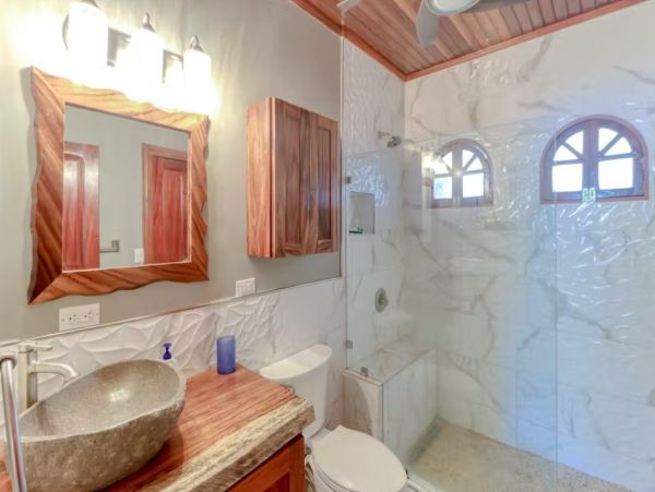 Two Bedroom Oceanfront Vacation Condo in Flamingo Beach
