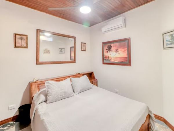 Two Bedroom Oceanfront Vacation Condo in Flamingo Beach