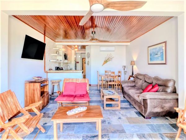 Two Bedroom Oceanfront Vacation Condo in Flamingo Beach