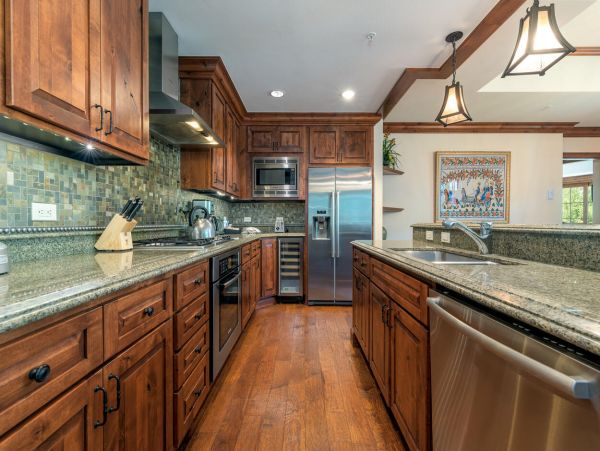 Luxury Three Bedroom Residence in Vail with Opulent Amenities