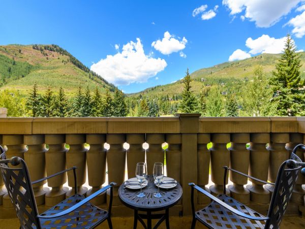 Luxury Three Bedroom Residence in Vail with Opulent Amenities