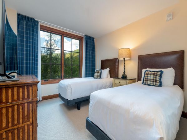 Luxury Three Bedroom Residence in Vail with Opulent Amenities
