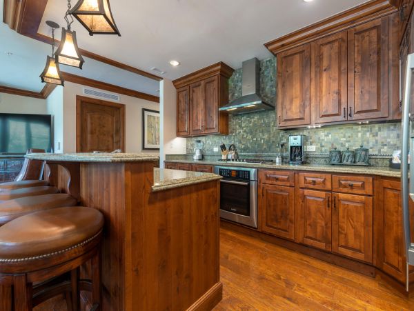 Luxury Three Bedroom Residence in Vail with Opulent Amenities