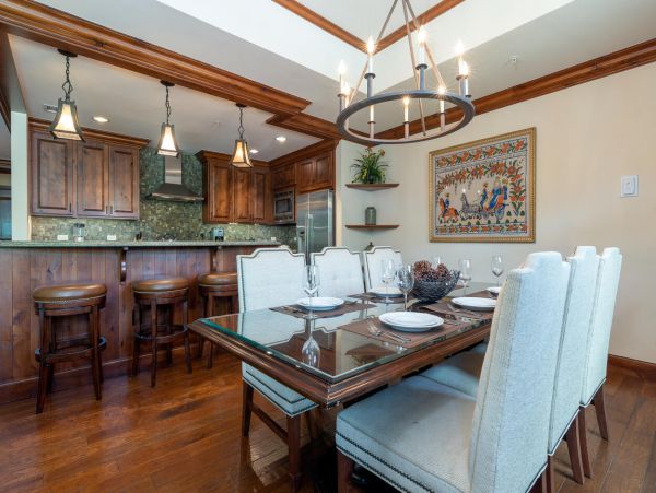 Luxury Three Bedroom Residence in Vail with Opulent Amenities
