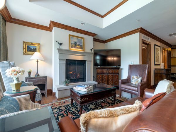 Luxury Three Bedroom Residence in Vail with Opulent Amenities