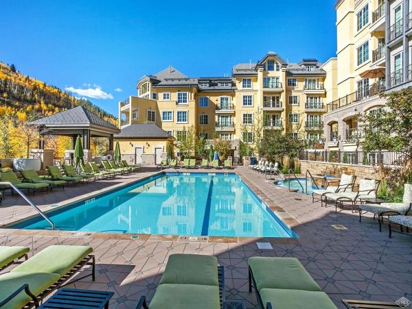 Luxury Three Bedroom Residence in Vail with Opulent Amenities