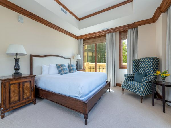 Luxury Three Bedroom Residence in Vail with Opulent Amenities