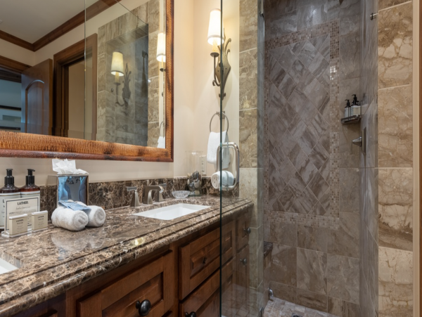 Luxury Three Bedroom Residence in Vail with Opulent Amenities