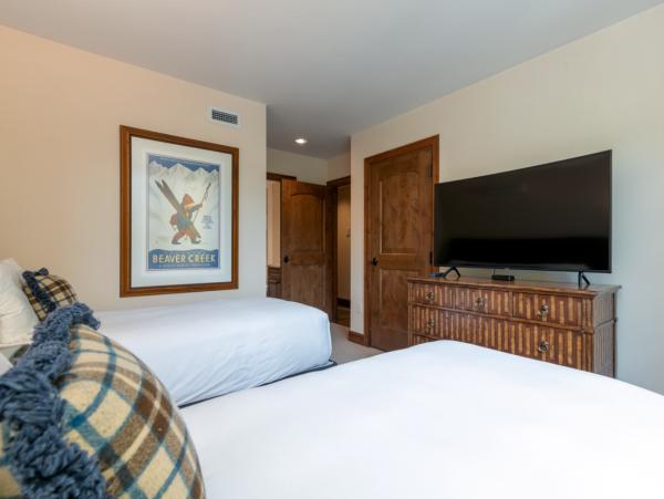 Luxury Three Bedroom Residence in Vail with Opulent Amenities