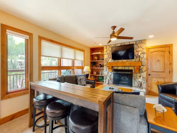 Ski in - Ski out Charming Vacation Condo in Vail Sleeps 7