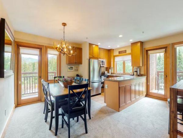 Ski in - Ski out Charming Vacation Condo in Vail Sleeps 7