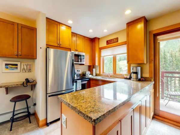 Ski in - Ski out Charming Vacation Condo in Vail Sleeps 7