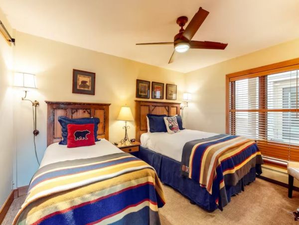 Ski in - Ski out Charming Vacation Condo in Vail Sleeps 7