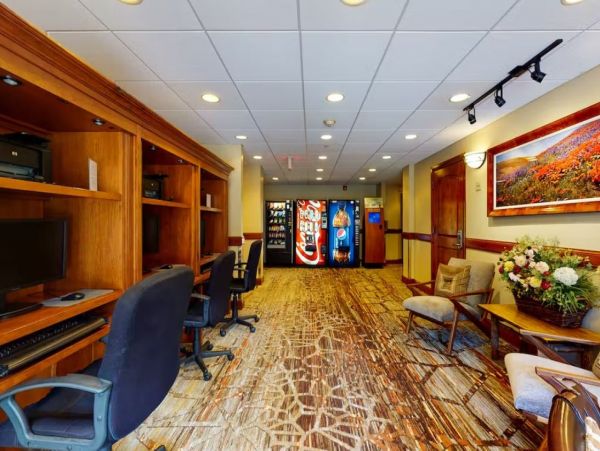 Ski in - Ski out Charming Vacation Condo in Vail Sleeps 7