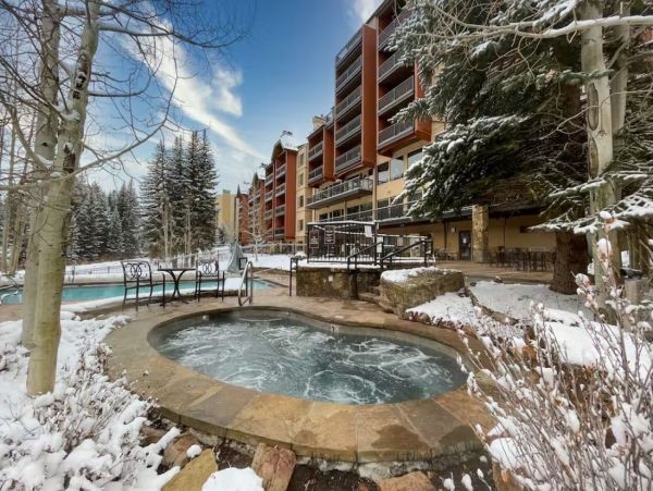 Ski in - Ski out Charming Vacation Condo in Vail Sleeps 7