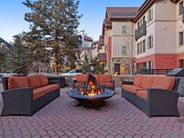 Ski in - Ski out Charming Vacation Condo in Vail Sleeps 7