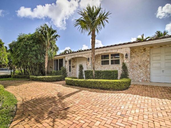 Pompano Beach Vacation Pool Home Four Bedroom