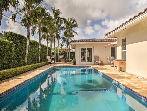 Pompano Beach Vacation Pool Home Four Bedroom