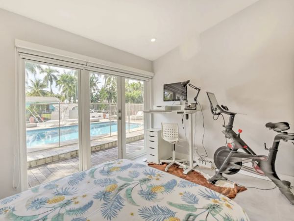 Pool House with 3 Bedrooms and Private Dock