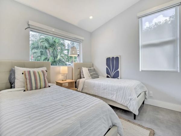 Pool House with 3 Bedrooms and Private Dock