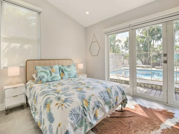 Pool House with 3 Bedrooms and Private Dock
