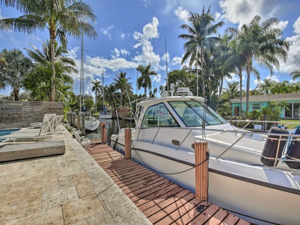 Pool House with 3 Bedrooms and Private Dock