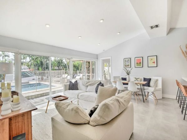 Pool House with 3 Bedrooms and Private Dock