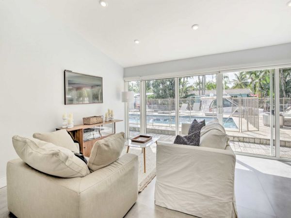 Pool House with 3 Bedrooms and Private Dock