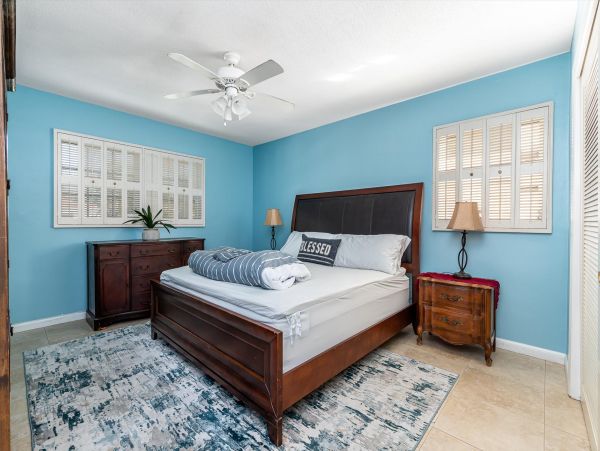 Lovely 3 Bedroom Home Steps to the Private Beach