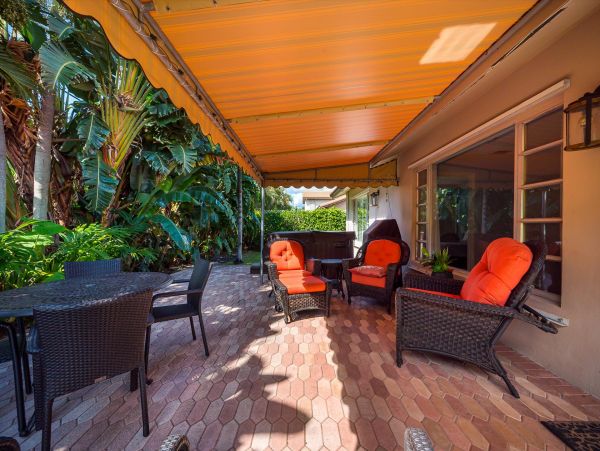 Lovely 3 Bedroom Home Steps to the Private Beach
