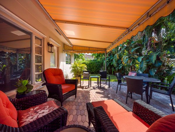 Lovely 3 Bedroom Home Steps to the Private Beach
