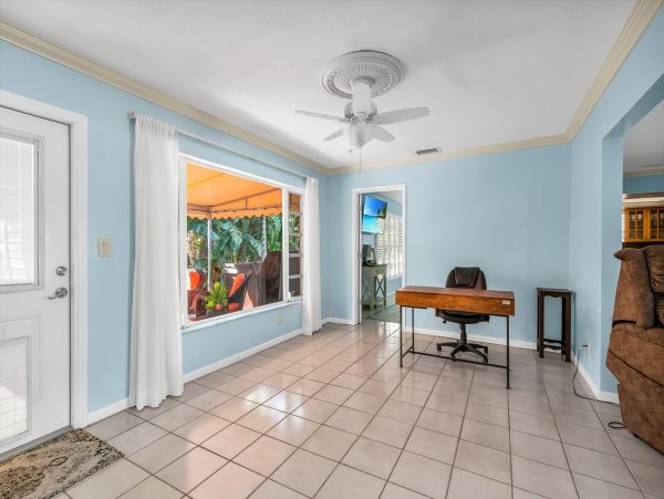 Lovely 3 Bedroom Home Steps to the Private Beach