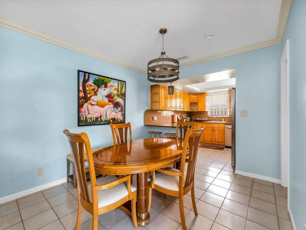 Lovely 3 Bedroom Home Steps to the Private Beach