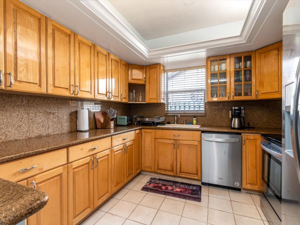 Lovely 3 Bedroom Home Steps to the Private Beach