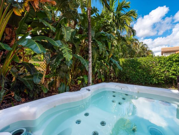 Lovely 3 Bedroom Home Steps to the Private Beach