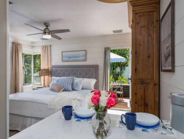 Studio Rental on Lido Key with kitchenette