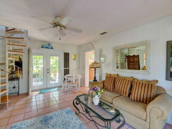 Two Bedroom Vacation Home with Bay Views