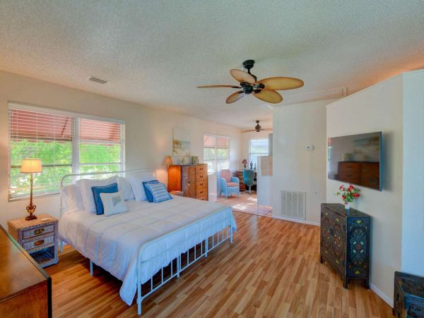 Two Bedroom Vacation Home with Bay Views